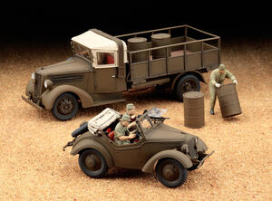 KUROGANE TYPE 95 SEDAN 4WD & ISUZU TX40 TYPE 97,  WWII JAPANESE VEHICLES