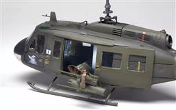 UH-1D HUEY GUNSHIP HELICOPTER U.S. ARMY
