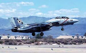 F-14 TOMCAT B "DIAMONDBACKS" VF-102. ENGRAVED LINES, COCKPIT DETAIL, PILOT STAIR, 30 FOTO-ETCHED PA F-14 TOMCAT B "DIAMONDBACKS" VF-102. ENGRAVED LINES, COCKPIT DETAIL, PILOT STAIR, 30 FOTO-ETCHED PA