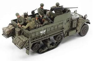 US ARMY M3A2 PESONNEL CARRIER HALFTRACK - HIGH DETAIL MODEL KIT WITH CREW, GUNS,AND EQUIPMENT. -