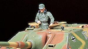 PANZERJAGER "JAGDPANTHER" Sd.Kfz.173 LATE VERSION - HIGH DETAIL TANK WITH COMMANDER FIGURE -