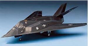 F-117A STEALTH ATTACK BOMBER USAF - DETAIL WEAPONS BAY WITH CENTER DOOR PANELS EXTENDED AND RETRACTE