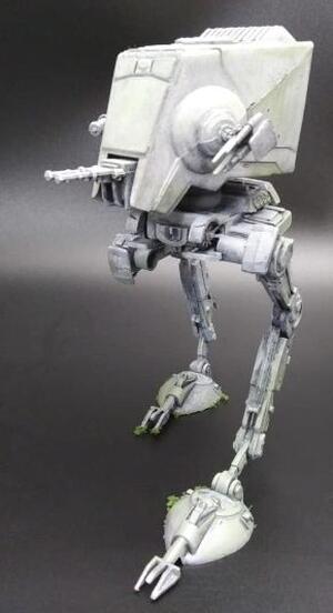 AT-ST TWO LEGS STAR WARS VEHICLE. RETOURN OF THE JEDI - MOVABLE HEAD AND WEAPONS -