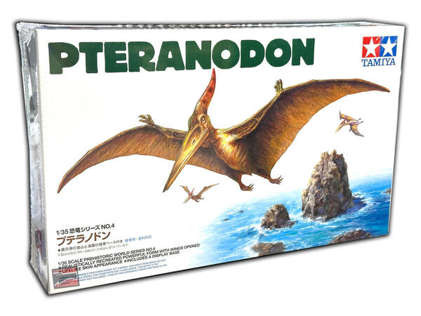 PTERANODON ANCIENT FLYING DINOSAUR. DETAIL FLYING PTERANODON WITH HIGH DETAIL ON SKIN BODY AND WINGS