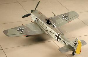FOCKE WULF FW 190 A-3. HIGHLY DETAIL MODEL KIT. ENGRAVED PANEL LINES, DETAIL COCKPIT.