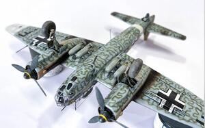 JU-88 A-4 JUNKERS GERMAN BOMBER. DETAIL MODEL KIT. ENGRAVED PANEL LINES, DETAIL COCKPIT AND GONDOLA.