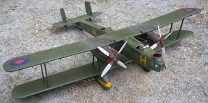 HANDLEY PAGE HEYFORD . 3 COLOR INJECTED PLASTIC. DETAIL IN ALL SUFACES. 
