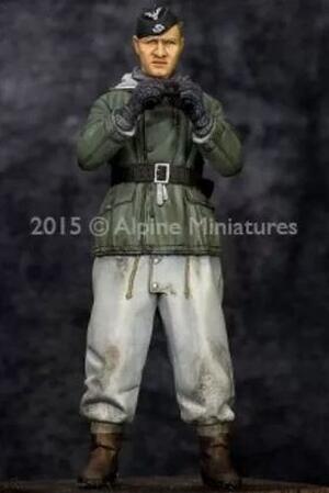 SS PANZER CREW IN WINTER. REAL HUMAN-LIKE DETAIL FIGUE WITH 2 HEADS SET. SS PANZER CREW IN WINTER. REAL HUMAN-LIKE DETAIL FIGUE WITH 2 HEADS SET.