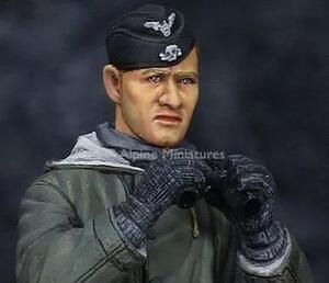 SS PANZER CREW IN WINTER. REAL HUMAN-LIKE DETAIL FIGUE WITH 2 HEADS SET.