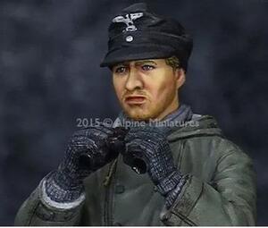 SS PANZER CREW IN WINTER. REAL HUMAN-LIKE DETAIL FIGUE WITH 2 HEADS SET.