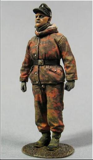 GERMAN TANKER WINTER 1942-1945. DETAILED RESIN FIGURE FROM RUSSIAN SCULPTORS. 