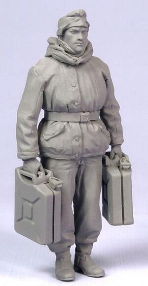 GERMAN TANKER WINTER 1942-1945. DETAILED RESIN FIGURE FROM RUSSIAN SCULPTORS. 