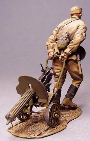 RED ARMY SOLDIER WITH "MAXIM MG" SUMMER 1941. 1 FIGURE WITH BASE AND MACHINE GUN IN HIGH DETAIL FIGU