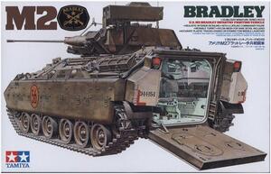 M2 BRADLEY U.S. INFANTRY FIGHTING VEHICLE. REALISTIC INTERIOR DETAILING, COMMANDER FIGURE. TOW MISSI