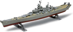 USS MISSORI "THE MIGHTY MO" USS NAVY BATTLESHIP. HIGH DETAIL IN ALL DECKS, MOVABLE GUN TURRETS. FULL