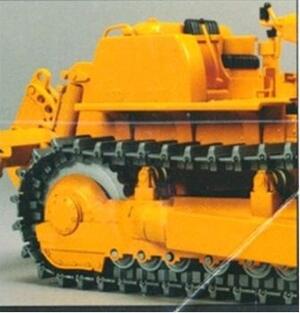 CONSTRUCTION BULLDOZER - ADJUSTABLE BLADE & RIPPER ATTACHMENT, MOVABLE TRACKS, GIANT SIX-CILINDER TU