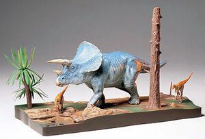 TRICERATOPS DIORAMA SET. CONTAINS: TRICEATOPS, 2 VELOCIRAPTOR, SMALL & LAGE FISH, FROG AND SALAMANDE