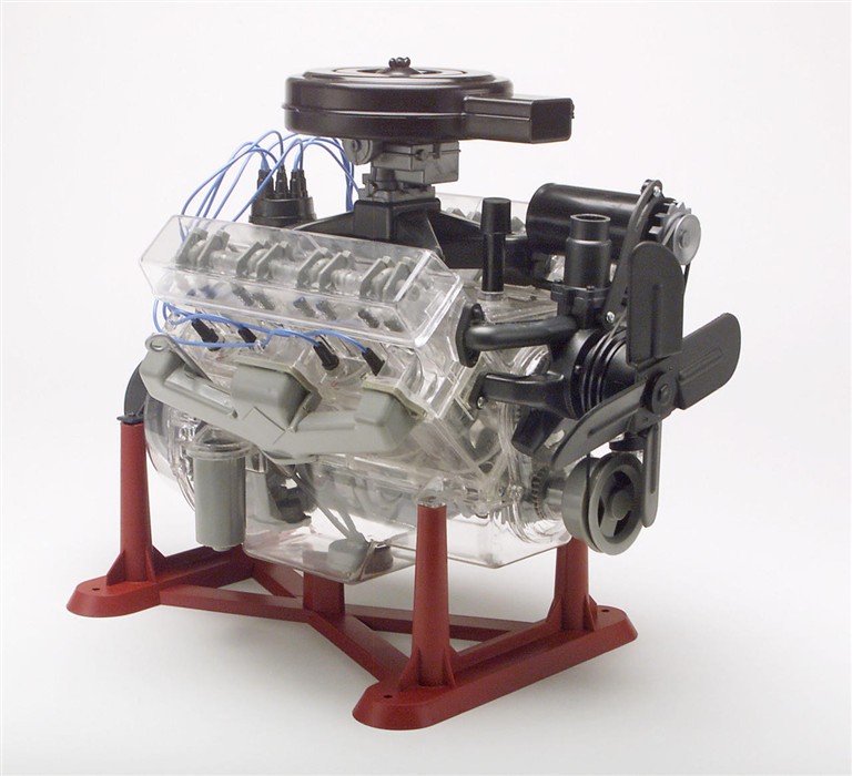V-8 VISIBLE ENGINE. MOVILE CRANCSHAFT, PISTONS & VALVES.